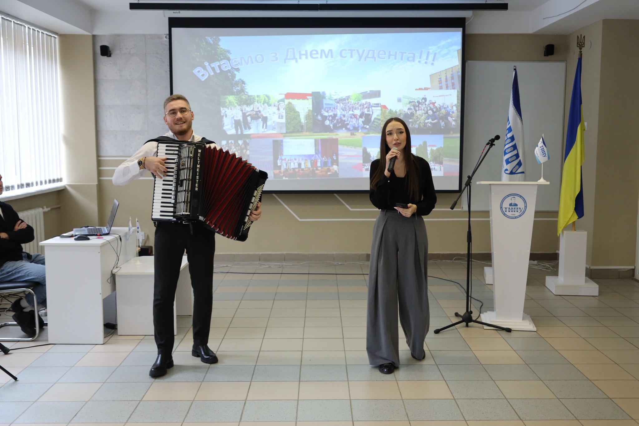 Muzychni vitannia vid studentiv fakultetu mystetstv